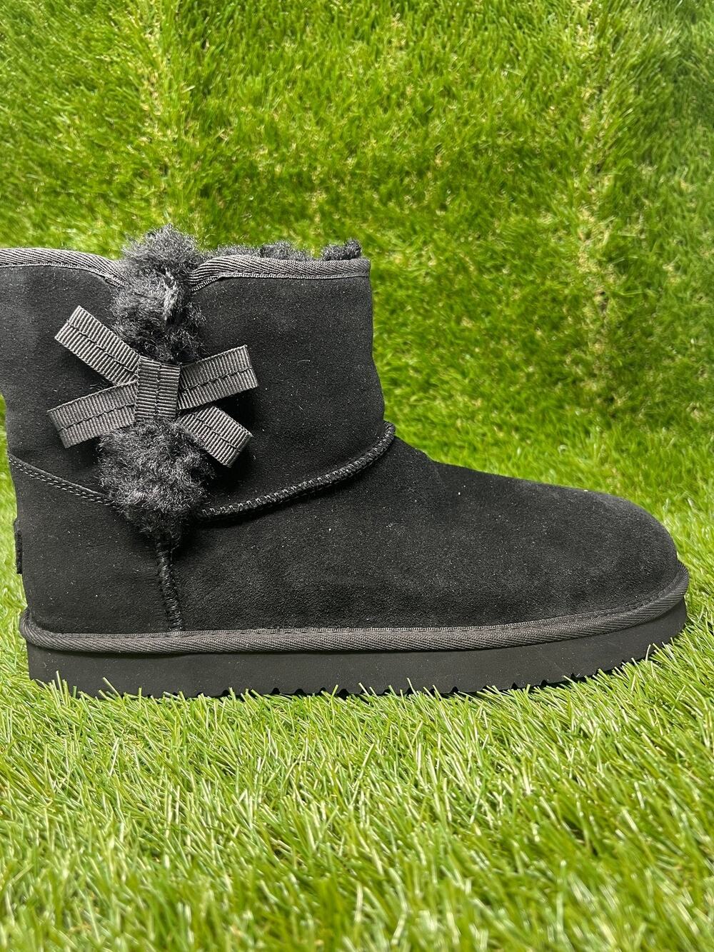 Earth Women's 10M Worldly Round Black Suede Boots